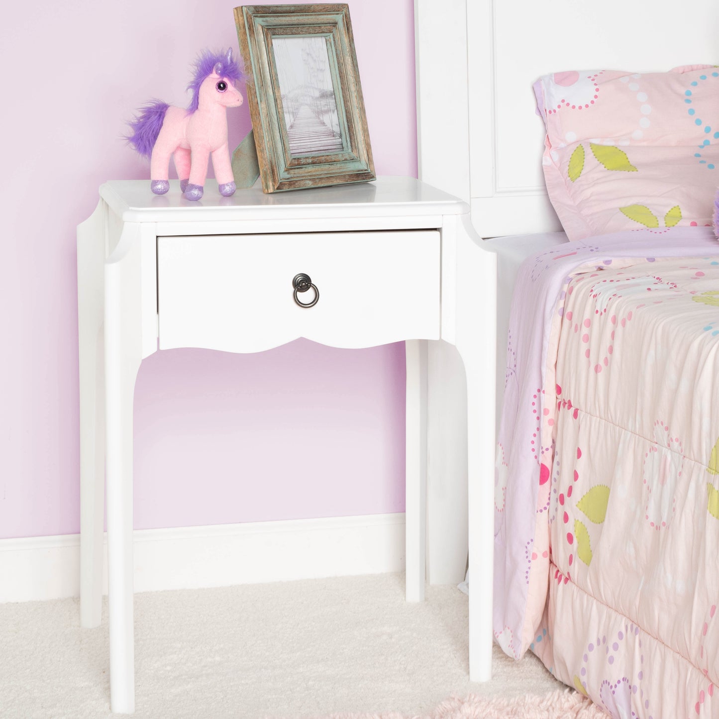 Wilshire  Nightstand in White  5321304