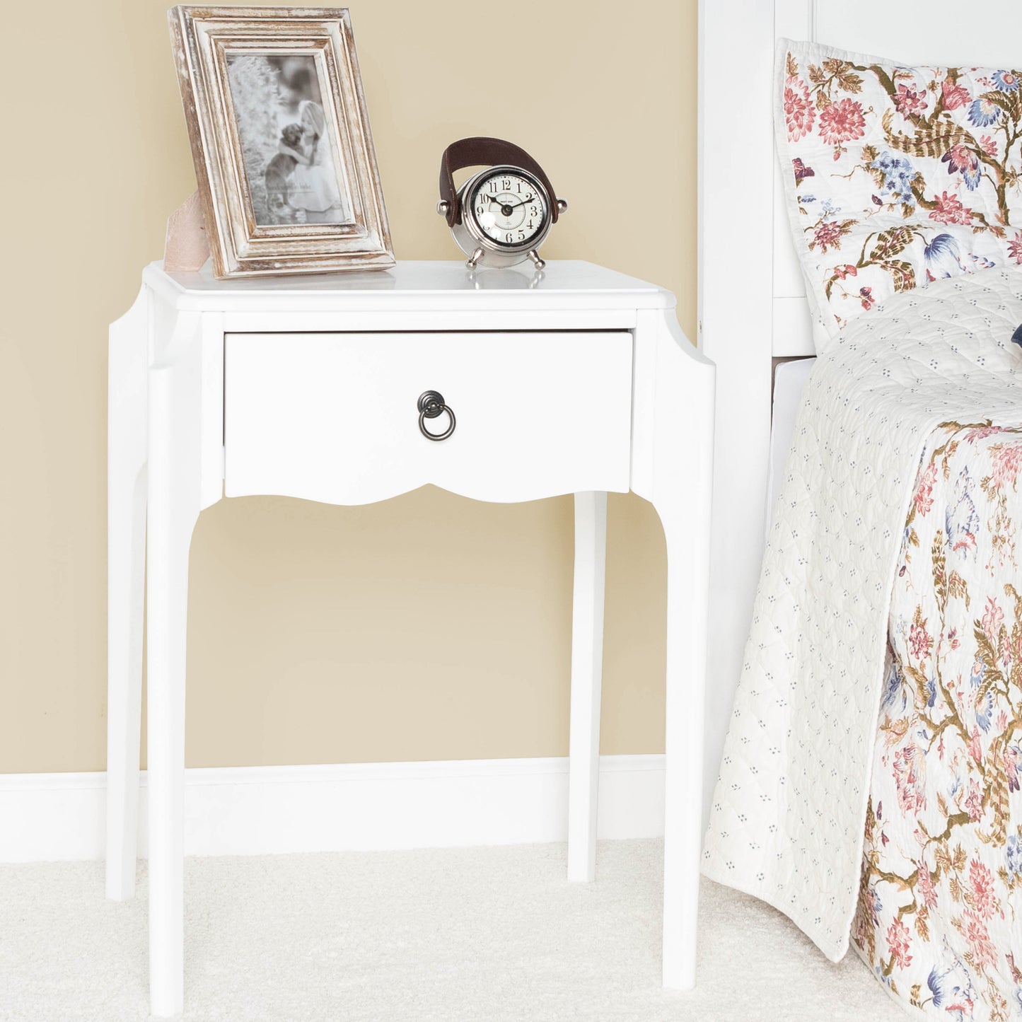 Wilshire  Nightstand in White  5321304