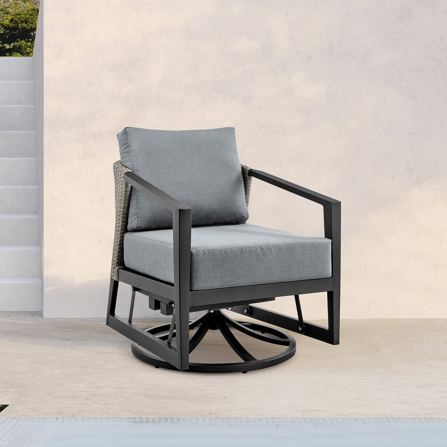 Aileen Outdoor Patio Swivel Lounge Chair in Aluminum with Gray Cushions