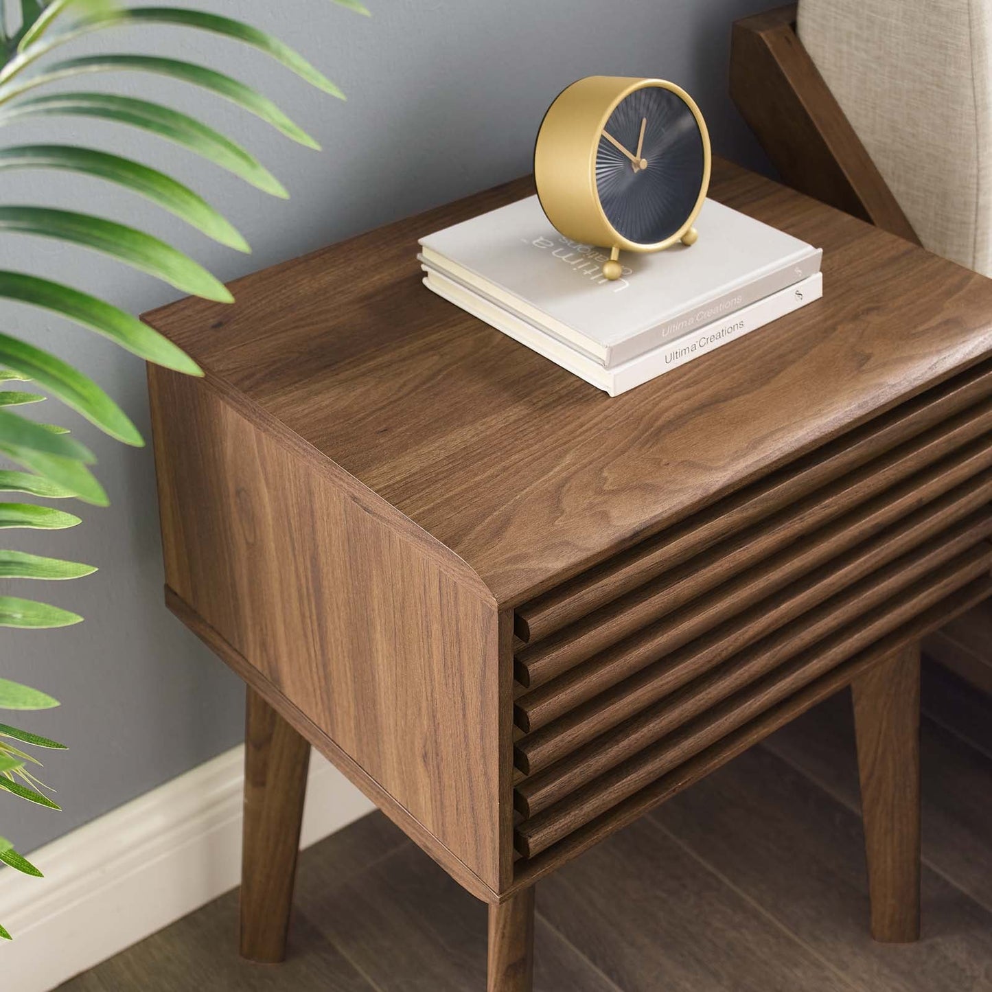 Render End Table Walnut EEI-3345-WAL